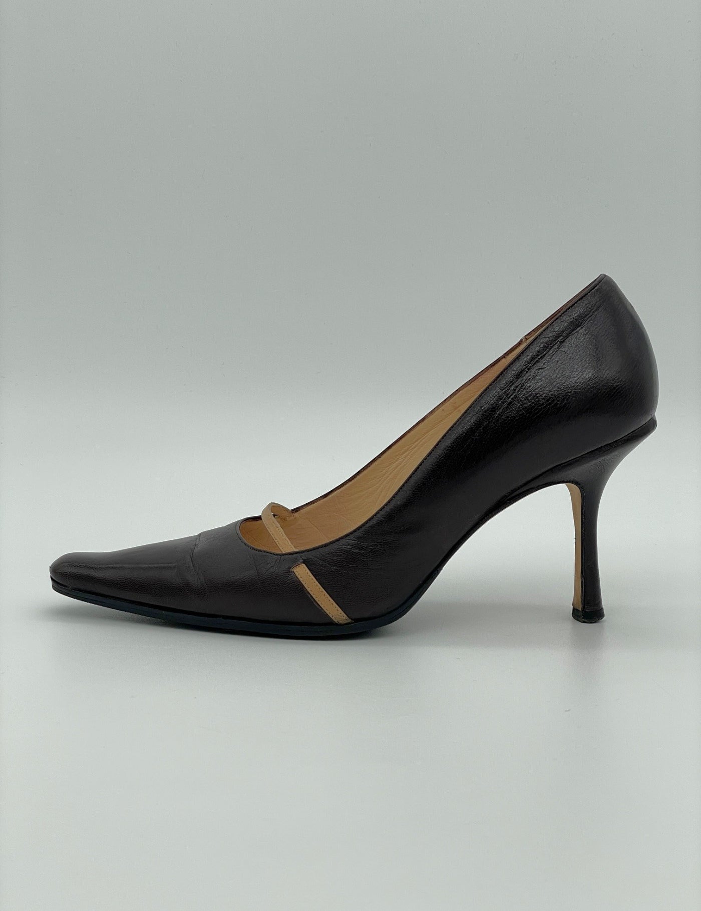 Jimmy Choo Cut-Out Pointed Toe Pump EU 37 Braun - Image 1